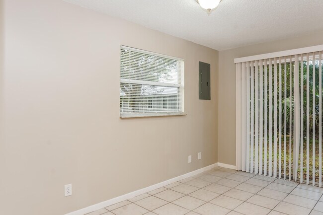 Foto del edificio - 6576 4th Ln