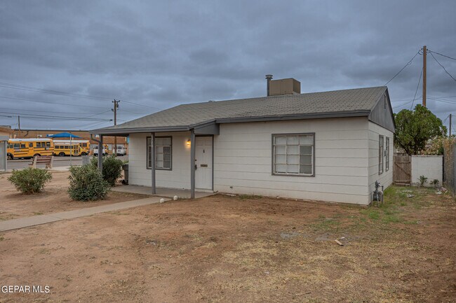 Foto del edificio - 6370 Cherbourg Ave