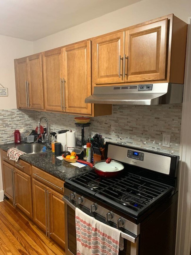 Foto del edificio - 1641 Bogart Ave