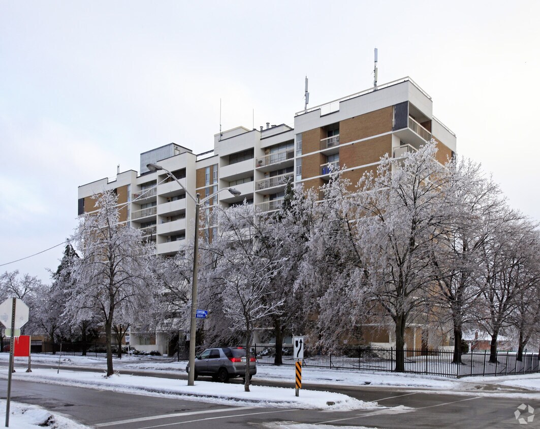 Building Photo - 25 Broadoaks Dr