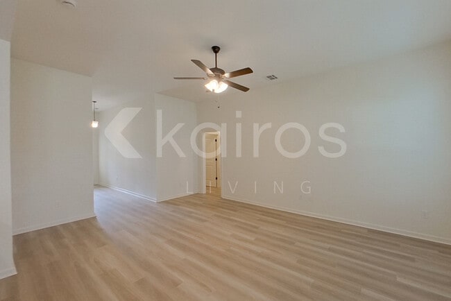 Foto del edificio - 121 Salvat Dr