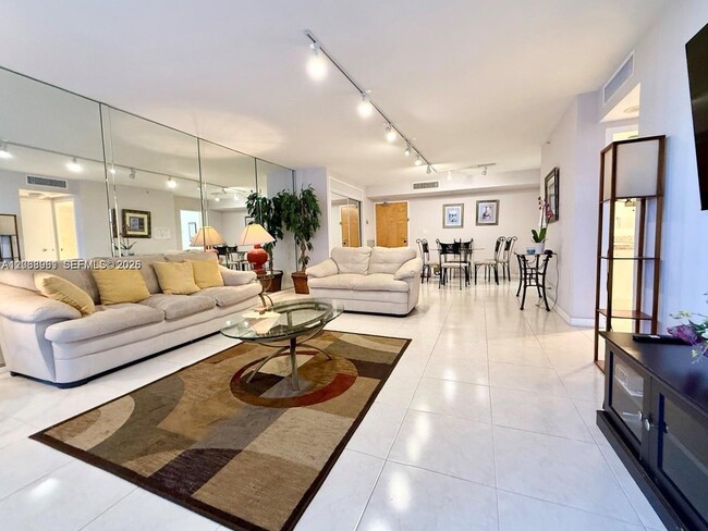 Building Photo - 9195 collins Ave