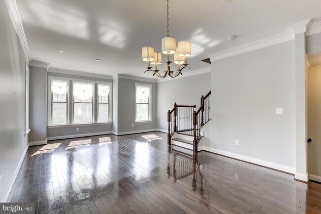 Foto del edificio - 6128 Solent Pl NE