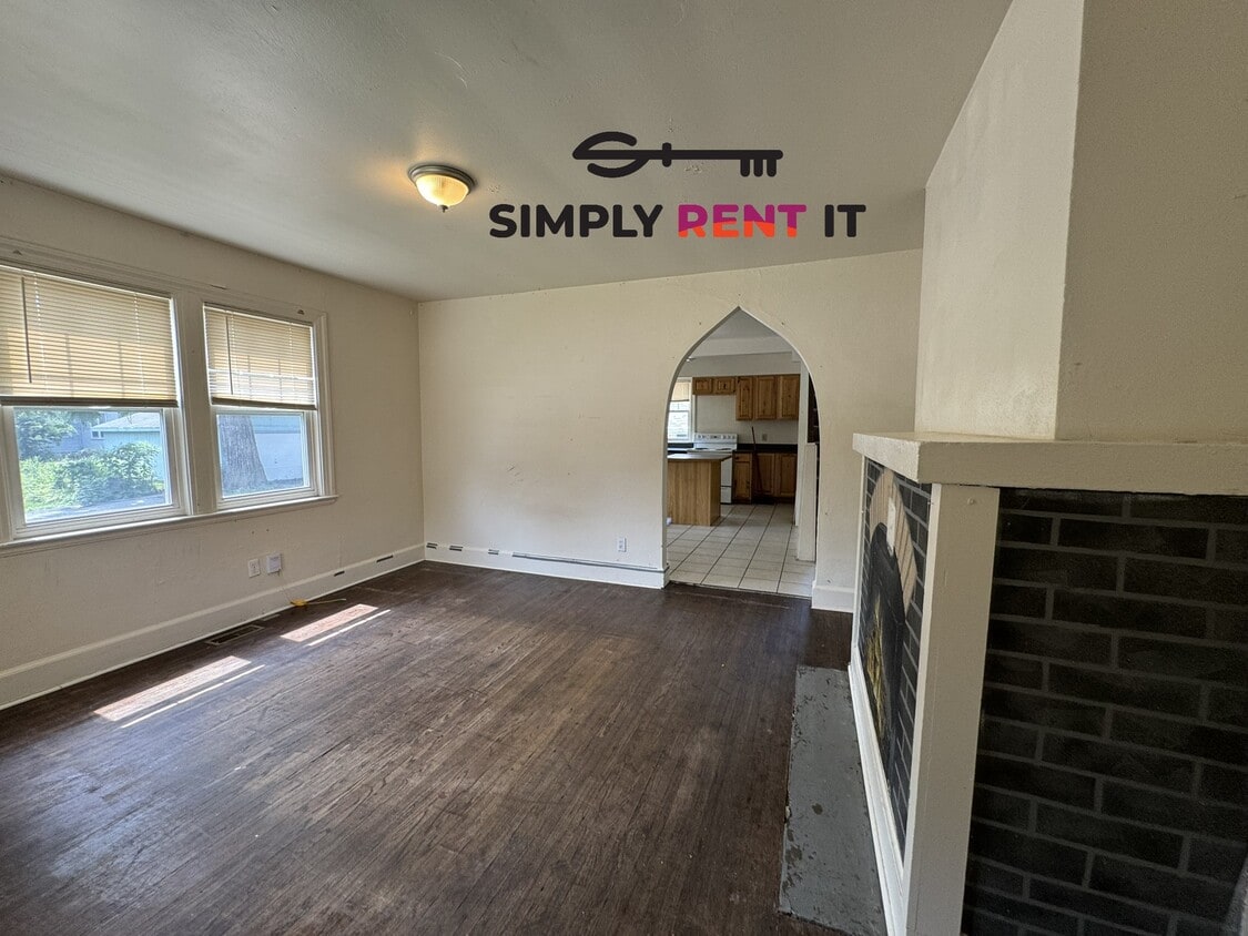 Primary Photo - 4 Bedroom House Near Campus