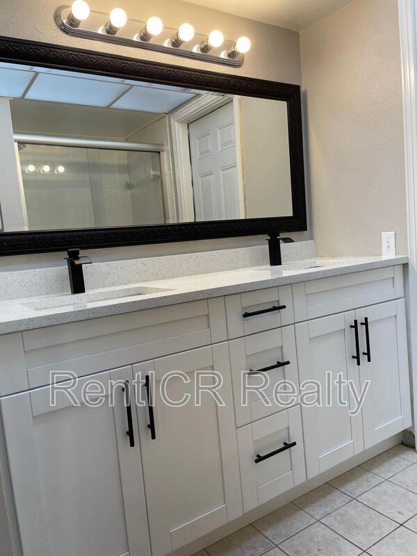 Foto del edificio - 810 Maple Ridge Rd