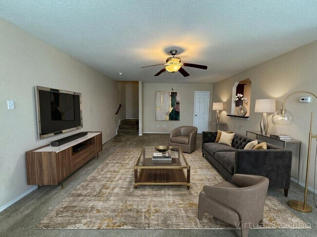 Building Photo - 3 Bedroom 3 Bath Home For Rent