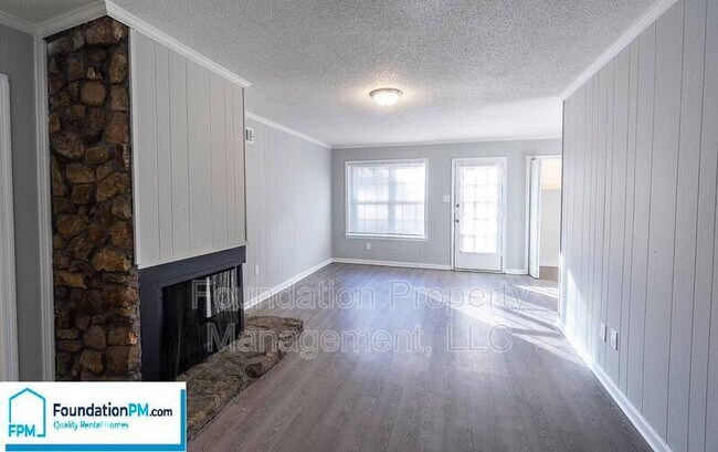 Building Photo - 2041 Dawson Ln