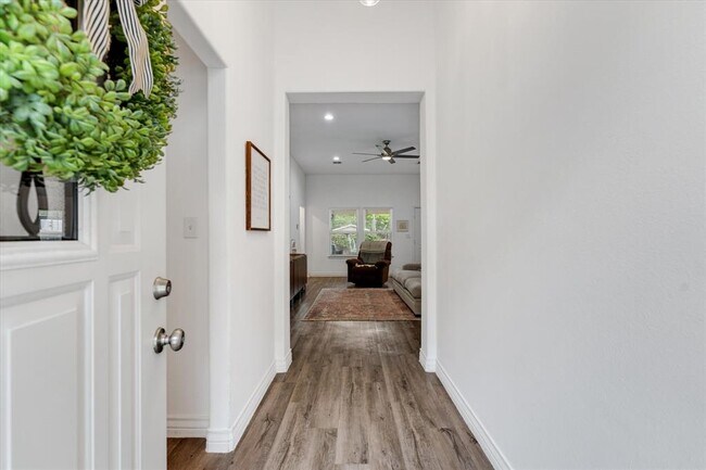 Foto del edificio - 14986 Indian Hill Trail