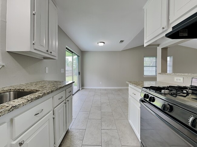 Building Photo - 24507 Fir Ridge Ct