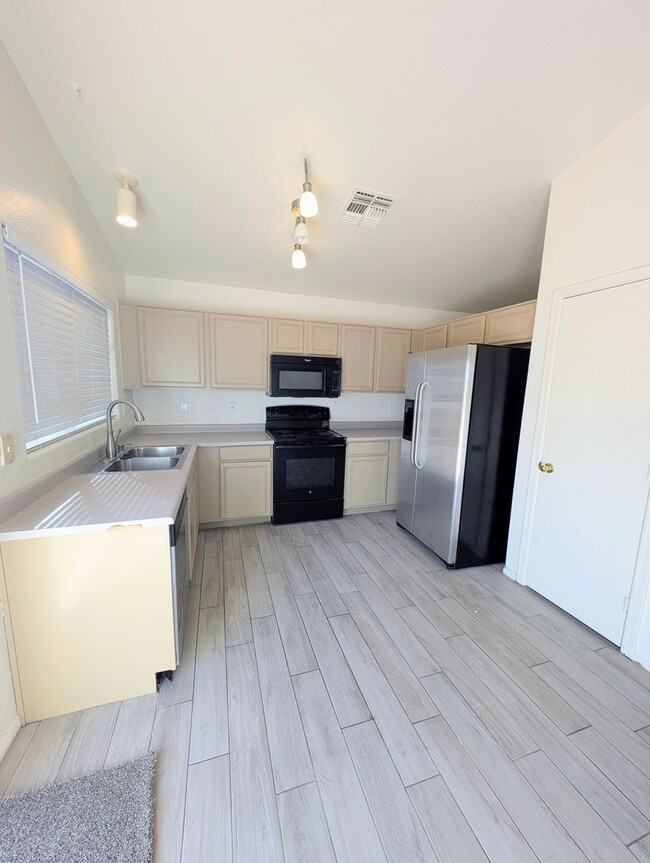 Foto del edificio - AVAILABLE NOW IN GREAT GILBERT LOCATION - NEELY RANCH!!!