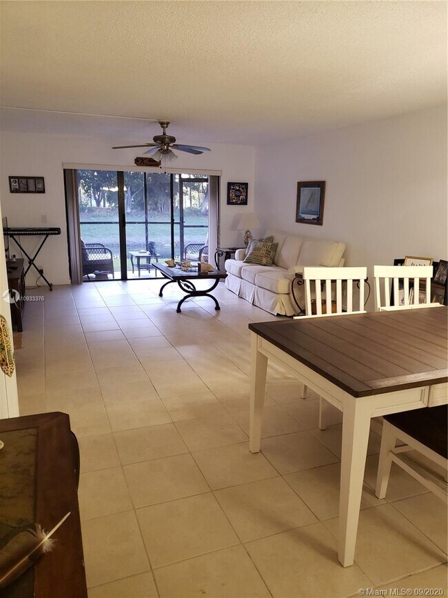 Foto del edificio - 341 Lakeview Dr