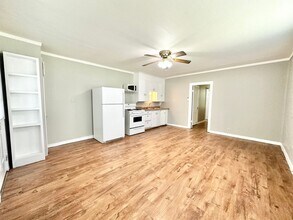 Building Photo - 2615 N Elm St