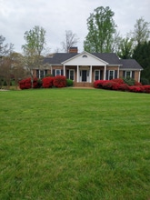 Building Photo - 218 Fairway Dr