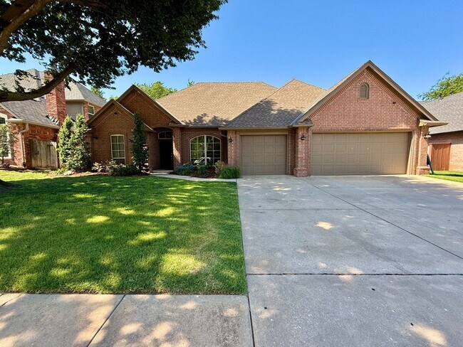 Building Photo - Executive Home in Brookhaven