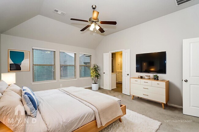 Building Photo - 120 Knight of Realm Blvd