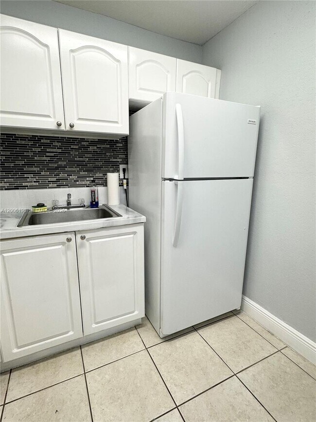 Foto del edificio - 9405 SW 76th St