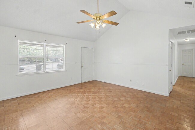 Foto del edificio - 342 Sheila Dr