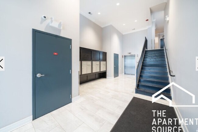 Foto del edificio - 927 W Irving Park Rd