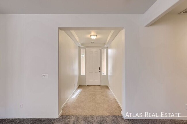 Foto del edificio - **COMING SOON 05-20-2025** Spacious One-St...