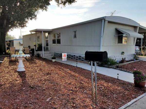 VECINOS AMABLES Y SERVICIALES - 7434 Demure Ln