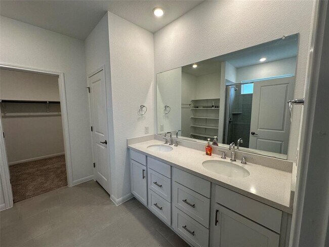 Foto del edificio - 112 Diorite Dr