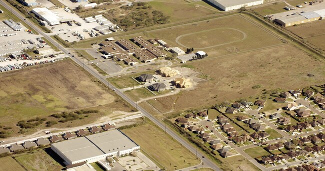 Foto aérea - Red Oak Apartments Phase II