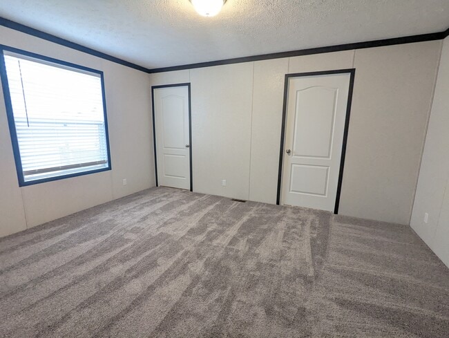 Building Photo - 661 Oregon St