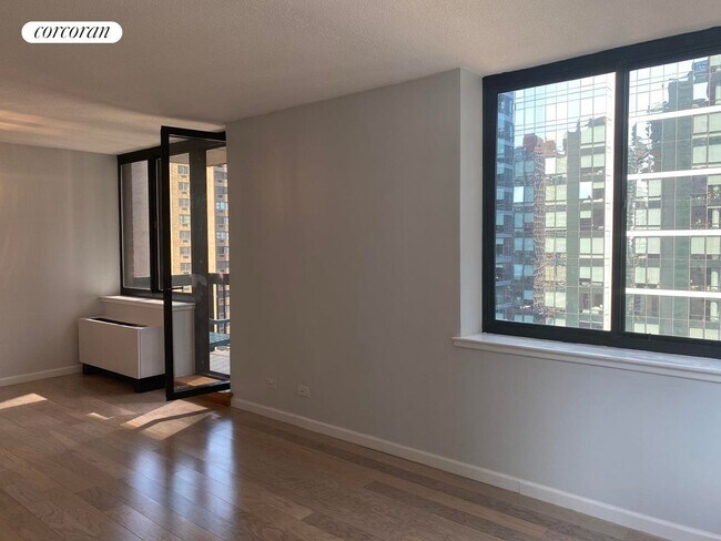 Foto del edificio - 250 E 40th St