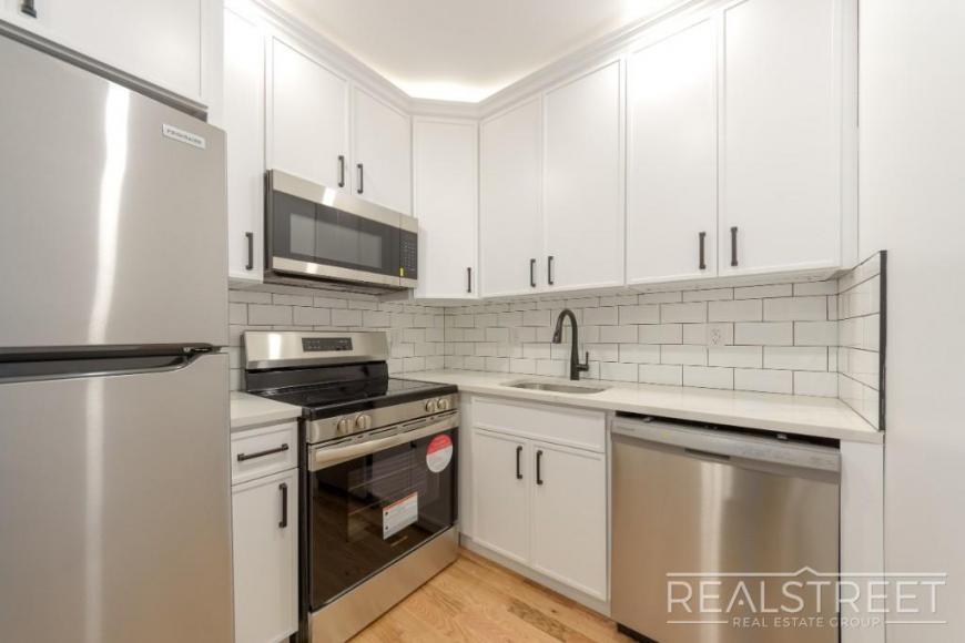 Foto del edificio - 1 bedroom in BROOKLYN NY 11213