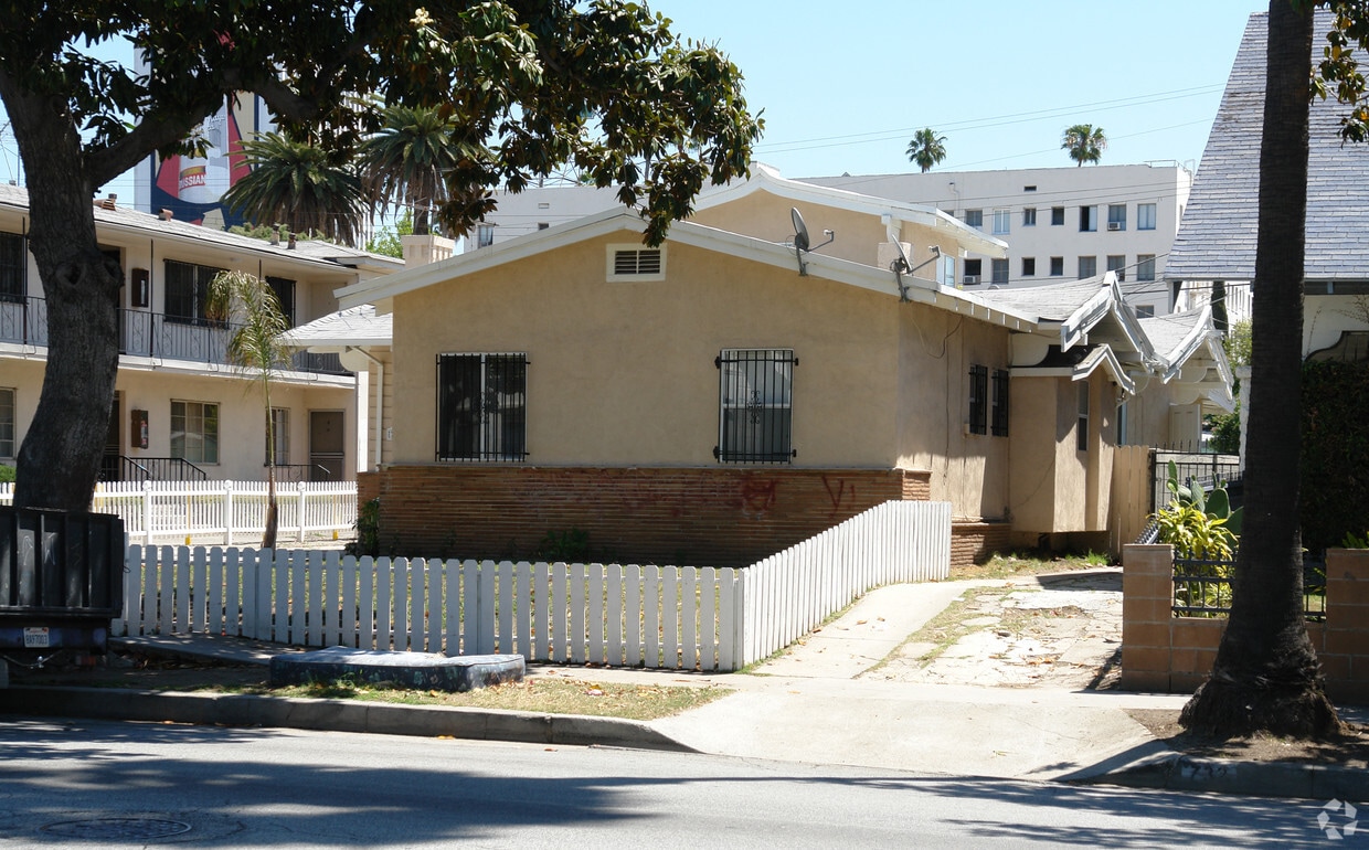 Building Photo - 726-732 S Wilton Pl