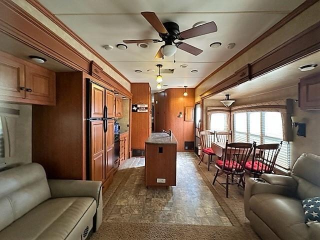 Building Photo - 95 Paris Dr