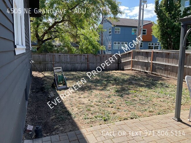 Building Photo - Stunning 2BD/1BA ADU in Prime Alberta Loca...