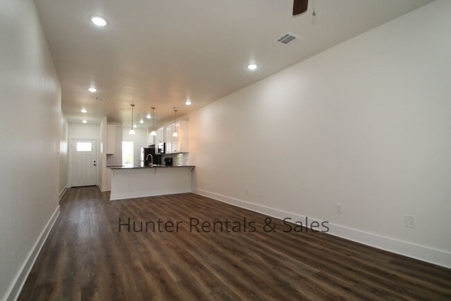 Building Photo - 2 Weeks Free!!!  Upscale Three-bedroom Tow...