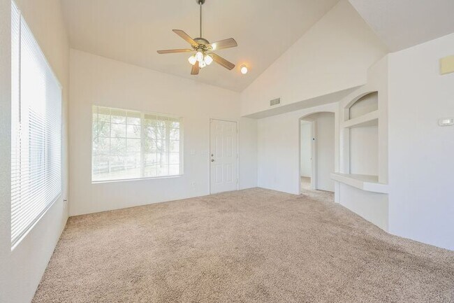 Building Photo - 4594 Perth St