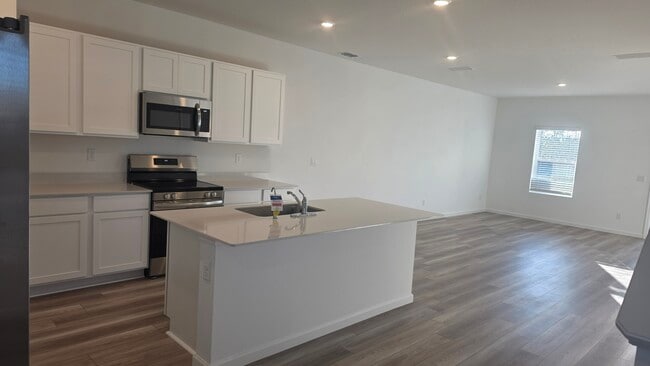 Foto del edificio - 6916 Golden Monarch Ave