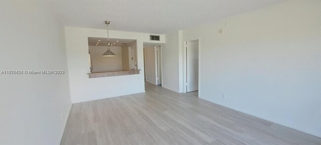 Building Photo - 2200 E Hallandale Beach Blvd