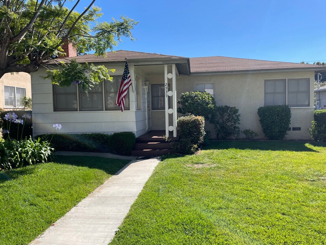 Vista frontal - 2935 Westwood Blvd