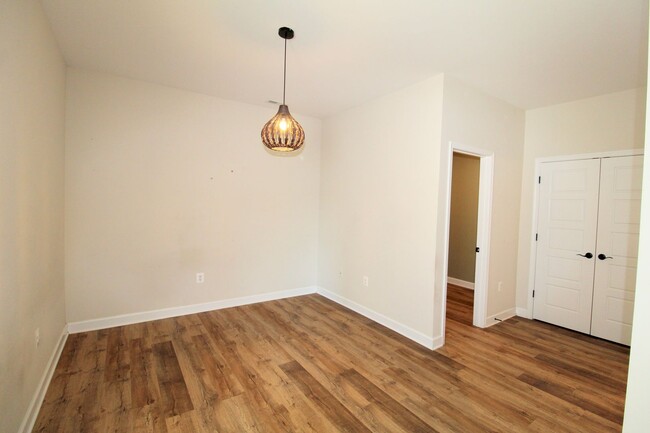 Foto del edificio - Spacious 4 Bedroom, 3.5 Bath Townhome with...