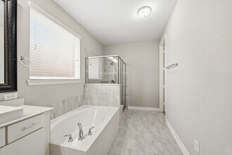 Building Photo - 10822 Gates Randal Ct