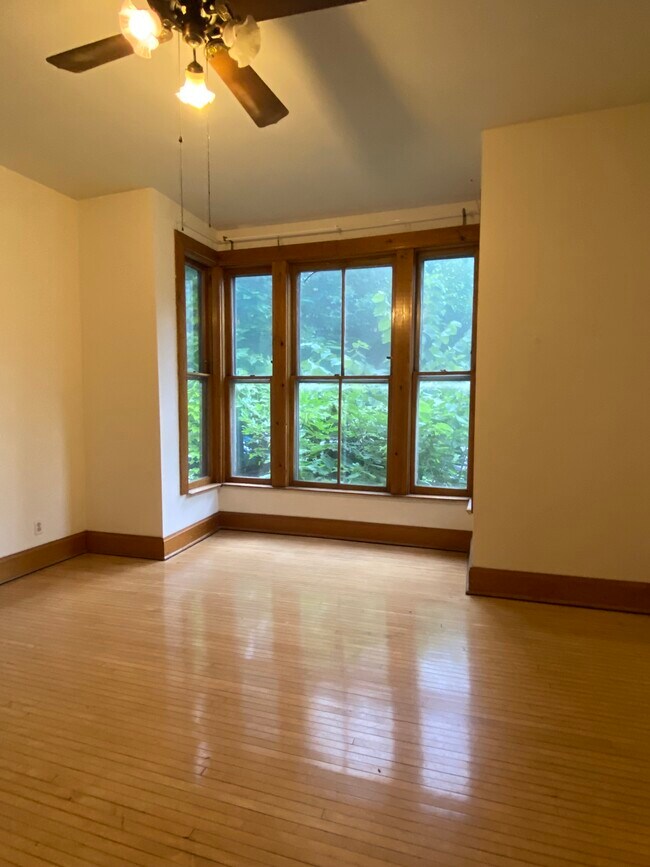 Building Photo - 3855 N Tripp Ave