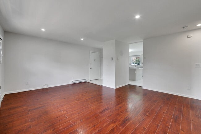 Building Photo - 100 Pierson Miller Dr