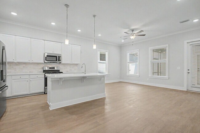 Foto del edificio - 4065 Four Oaks Blvd
