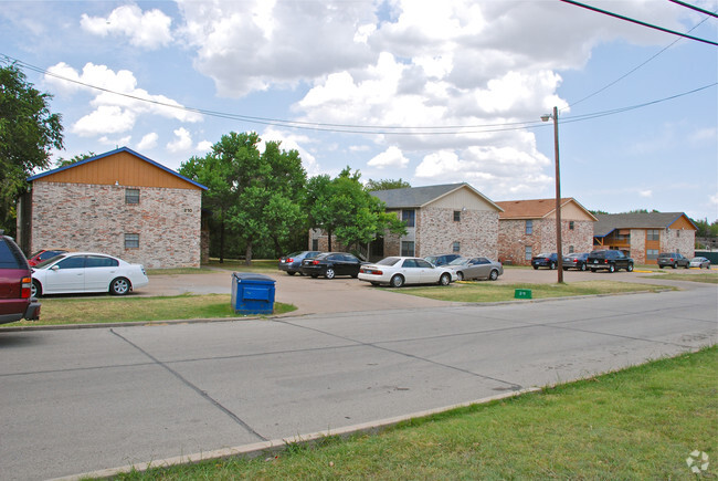 Building Photo - 210 Renfro St