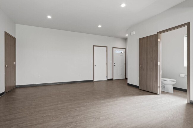 Building Photo - 1110 Greenfield Dr