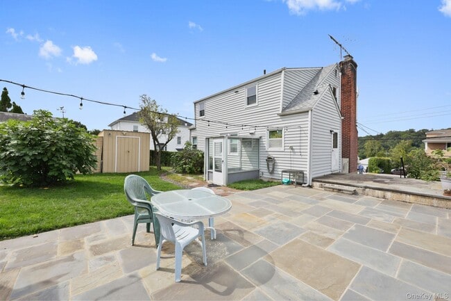 Building Photo - 98 Lincoln Ave