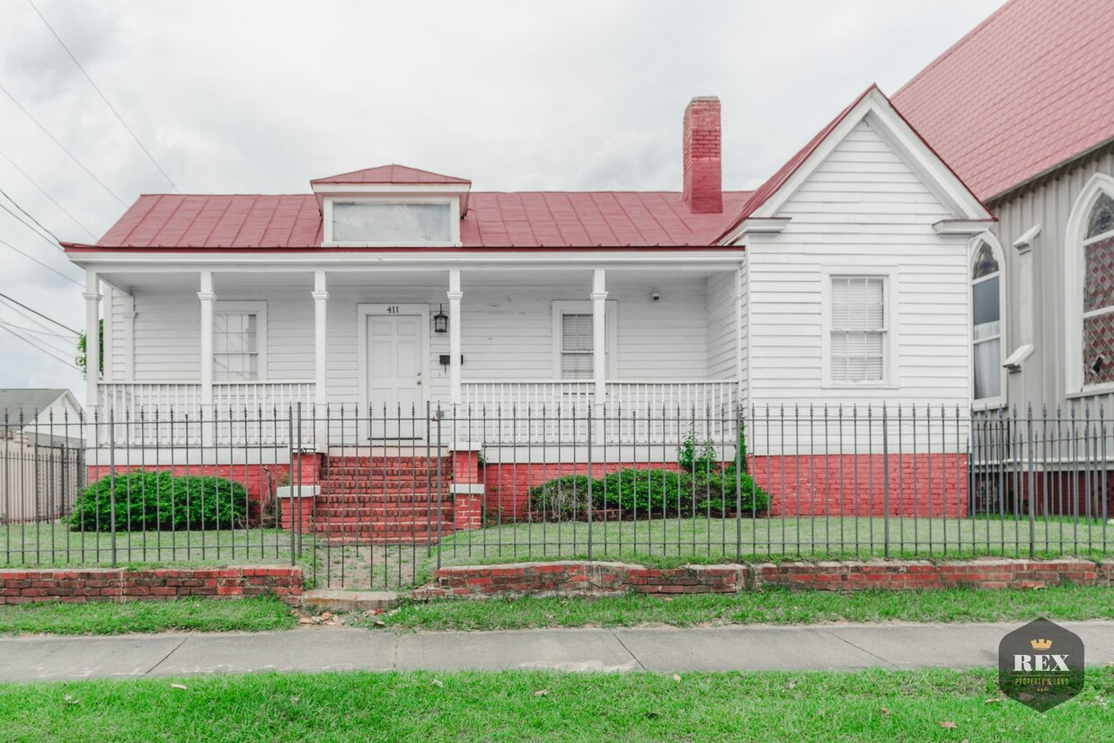 Primary Photo - Beautiful 2 Bedroom Home with Stainless St...