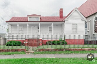 Building Photo - 411 11th St