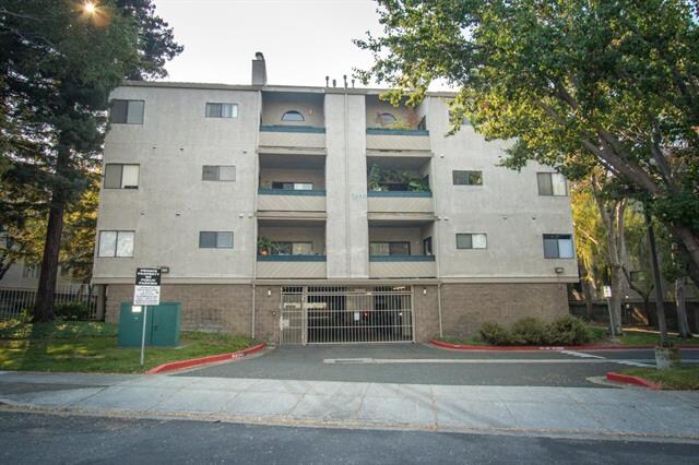 Foto del edificio - 1256 Stanhope Ln