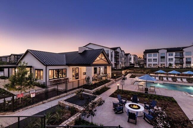 Building Photo - Caroline Georgetown