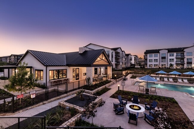 Building Photo - Caroline Georgetown